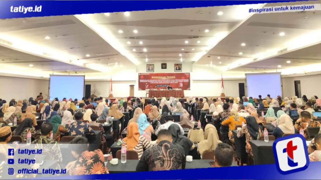 KPU Bonebol Beri Penguatan Pengelolaan Keuangan Kepada 348 Badan Adhoc