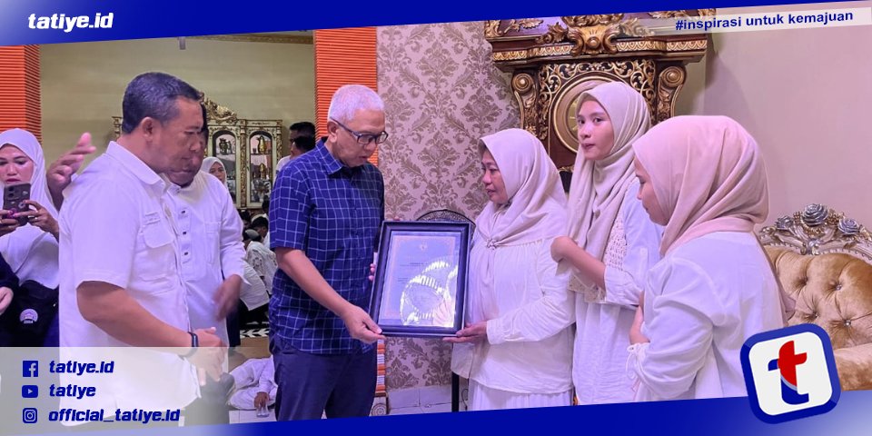 Rudy Serahkan Piagam Penghargaan Pahlawan Olahraga untuk Almarhum Herson Taha